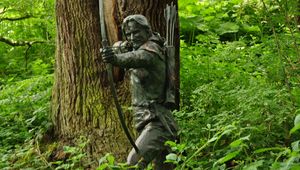 Thumb statue of robin hood in sherwood forest nilfanion creative commons