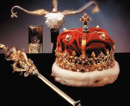 crown jewels scottish scotland history king rome iv honours scepter castle edinburgh pope golden royal gift starts