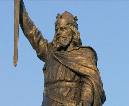 The statue of Alfred stands guard over the High Street of Winchester, ancient capital of Wessex. Law-giver and scholar, battle-lord and diplomat, the Saxon king united England and earned the sobriquet “Great.”