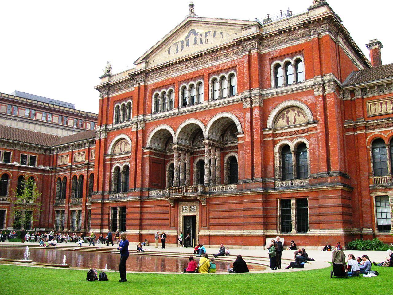 Elegant cafe in the Victoria and Albert museum, South Kensington