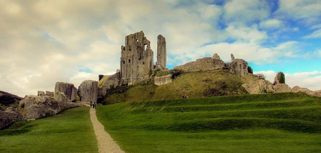 CORFE CASTLE, DORSET.