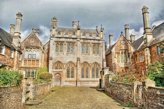 The medieval streets of Wells, in Someret.