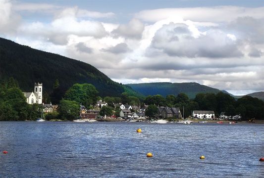 From its headwaters on Ben Lui, the river gains momentum flowing into Loch Tay, then at Perth begins to broaden into the Firth of Tay.