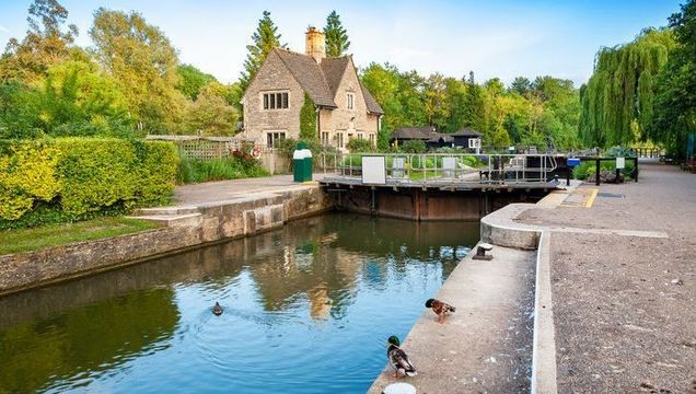 Iffley Lock on the River Thames. Oxford, Oxfordshire, England
