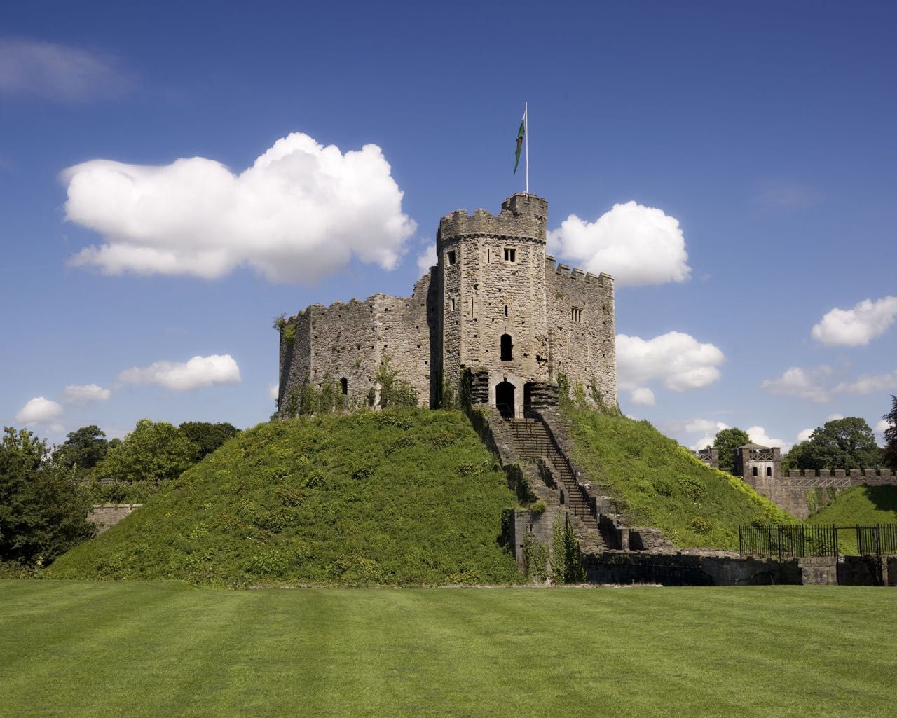 tour cardiff castle