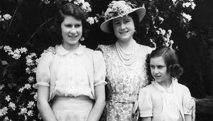 WATCH: A young Queen Elizabeth plays at home