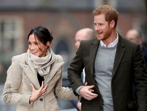 Prince Harry (R) and his fiancee Meghan Markle visit Reprezent 107.3FM on January 9, 2018 in London, England. The Reprezent training programme was established in Peckham in 2008, in response to the alarming rise in knife crime, to help young people develop and socialise through radio. (Photo by Chris Jackson/Getty Images)