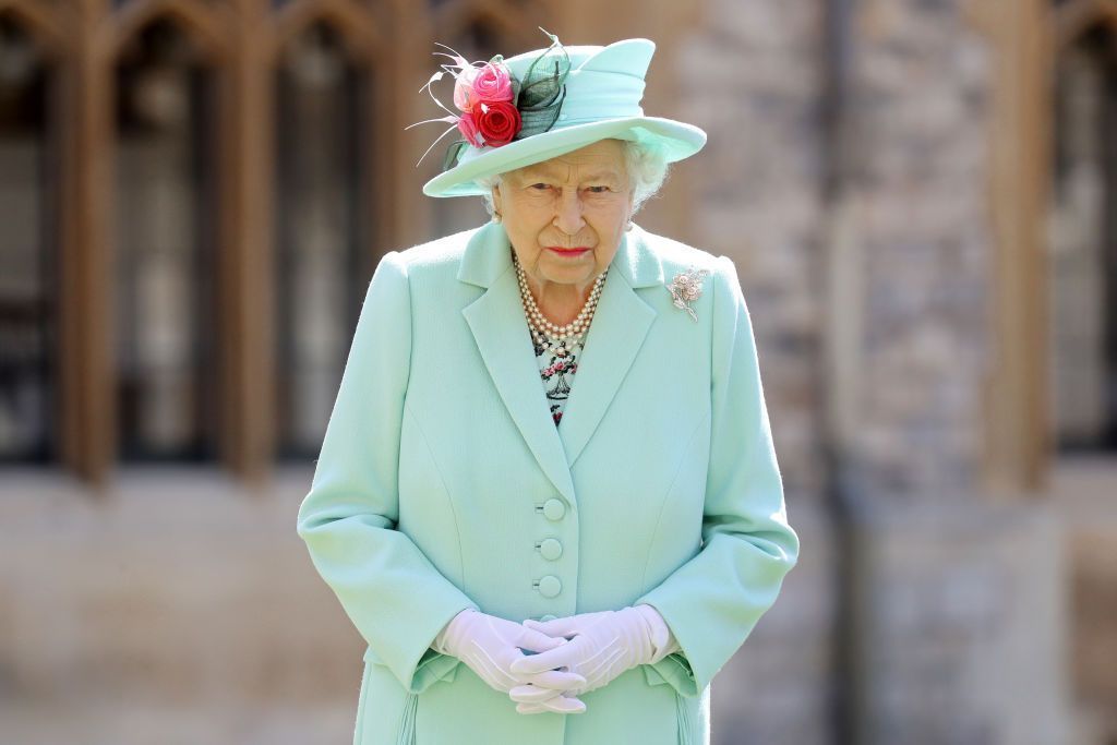 Does the Queen use secret signals to communicate?