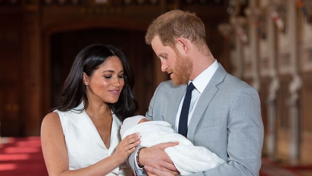 Britain\'s Prince Harry, Duke of Sussex (R), and his wife Meghan, Duchess of Sussex, pose for a photo with their newborn baby son, Archie Harrison Mountbatten-Windsor, in St George\'s Hall at Windsor Castle in Windsor, west of London on May 8, 2019