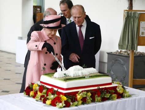 The Queen cutting a cake