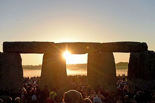 Visitors celebrate summer solstice and the dawn of the longest day of the year at Stonehenge on June 21, 2019 in Amesbury, England. Visitors and modern day druids gather at the 5,000 year old stone circle in Wiltshire to see the sunrise on the Summer Solstice dawn in a tradition dating back thousands of years. The solstice sunrise marks the start of the longest day of the year in the Northern Hemisphere. (Photo by Finnbarr Webster/Getty Images)