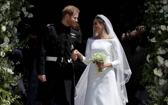 Meghan Markle Wedding Tiara And Queen Elizabeth Bust Up