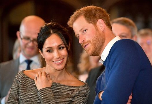  Prince Harry whiPrince Harry whispers to Meghan Markle as they watch a dance performance by Jukebox Collective in the banqueting hall during a visit to Cardiff Castle on January 18, 2018 in Cardiff, Wales. (Photo by Ben Birchall - WPA Pool / Getty Images)