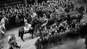 WATCH: 1952 British Pathé Princess Elizabeth as she's proclaimed Queen is incredible