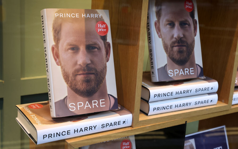 Prince Harrys Memoir Spare Hits Bookshop Shelves Today 