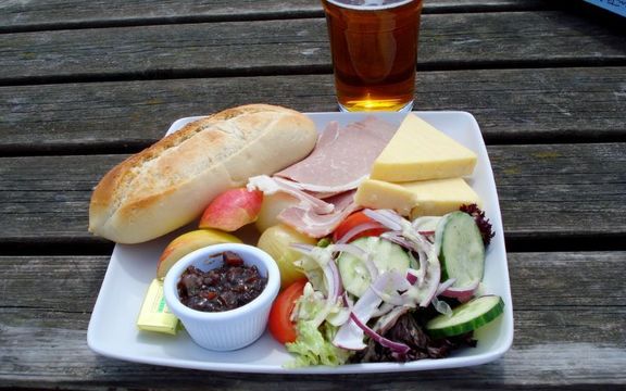 A traditional Ploughman\'s Lunch.