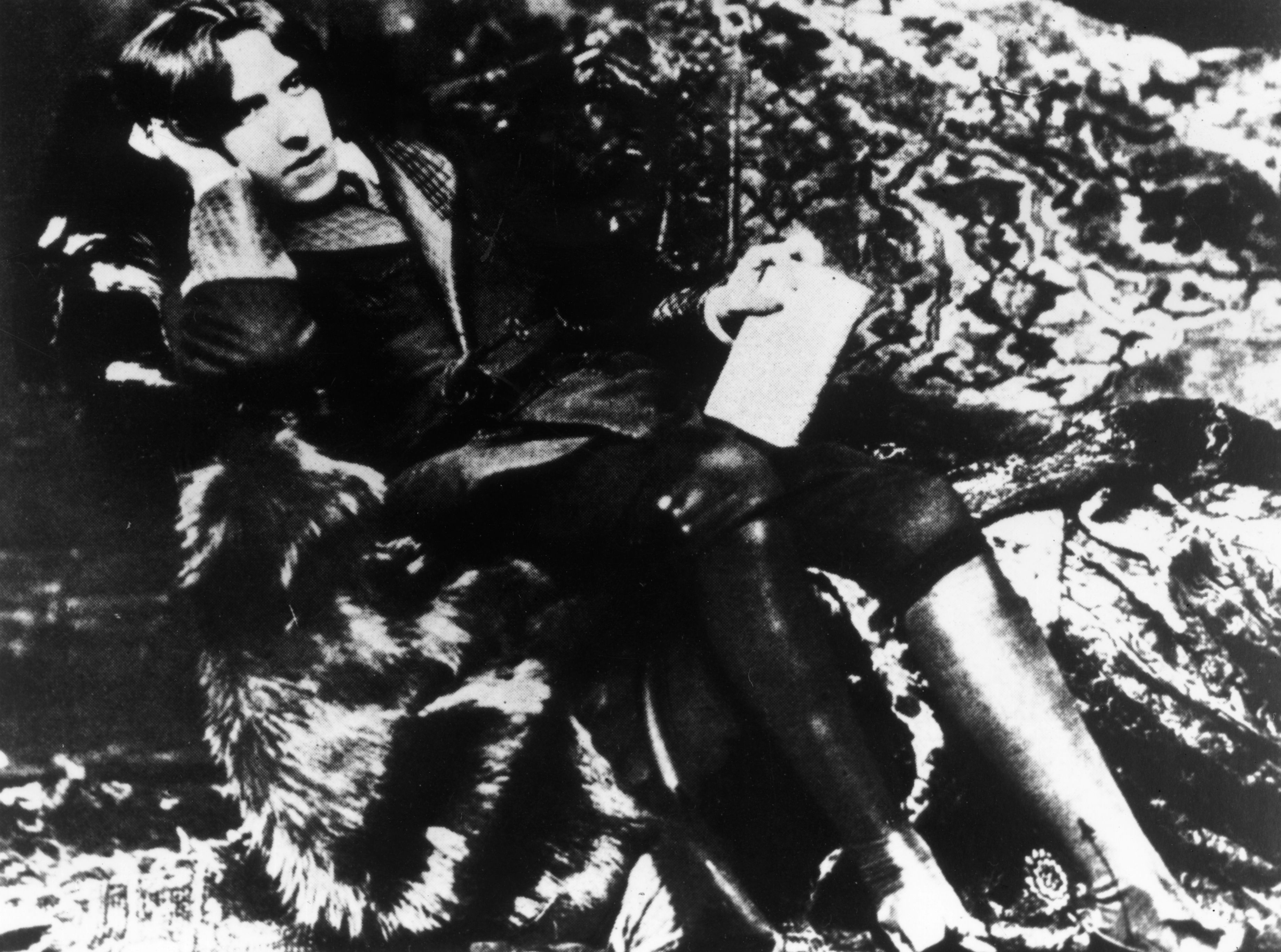 circa 1884: Irish playwright, poet and novelist Oscar Wilde (1854 - 1900), author of 'The Picture of Dorian Gray' and 'The Importance of Being Earnest'. (Photo by Hulton Archive/Getty Images)