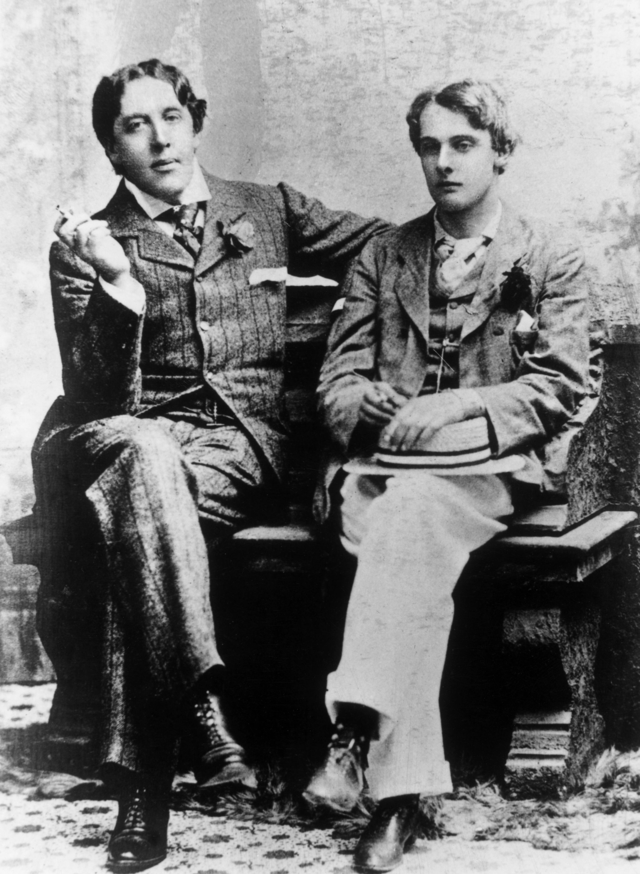 Irish dramatist Oscar Wilde (1854 - 1900) with Lord Alfred Douglas (1870 - 1945) at Oxford, 1893. (Photo by Hulton Archive/Getty Images)