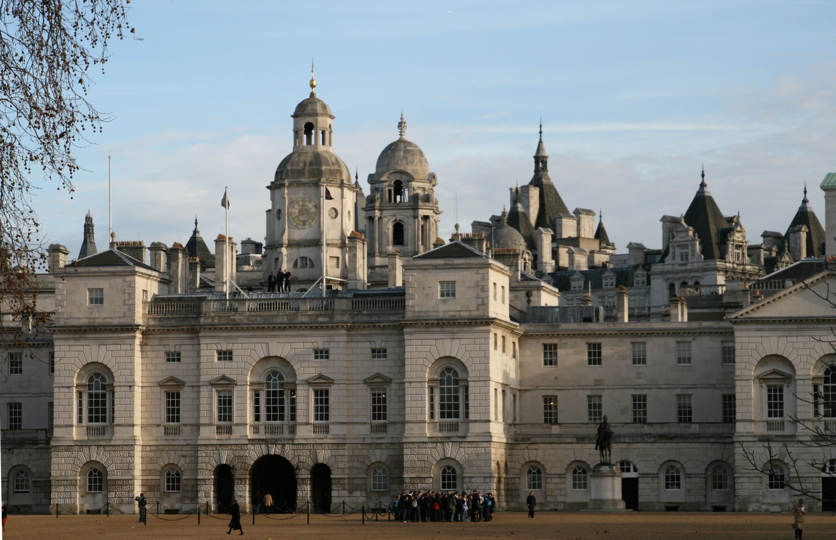 Whitehall. Королевский дворец Уайтхолл. Дворец Уайтхолл в Лондоне. Конногвардейская казарма в комплексе дворца Уайтхолл. Уайтхолл (дворец) дворцы Великобритании.