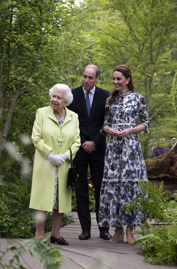 Queen Elizabeth II, Prince Willam and Kate.