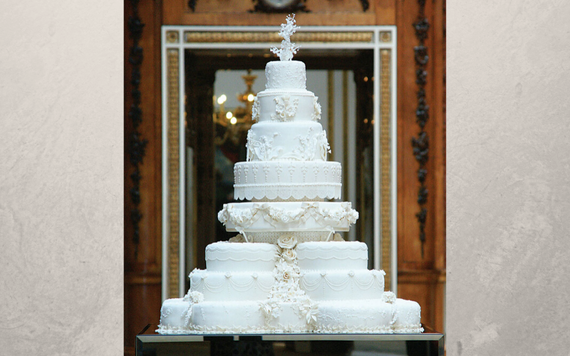 queen elizabeth 2 wedding cake