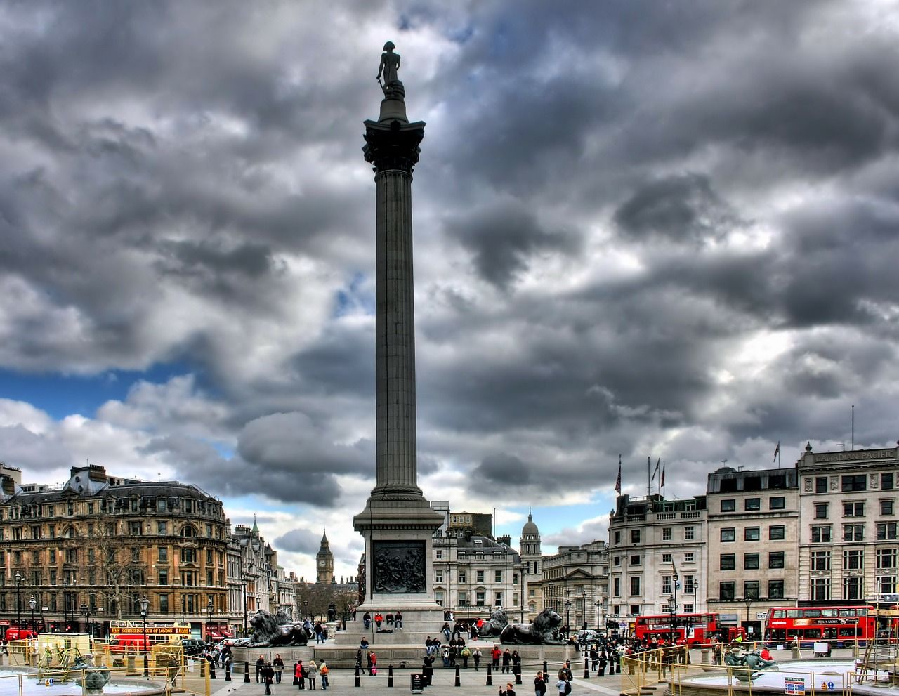 Trafalgar square фото