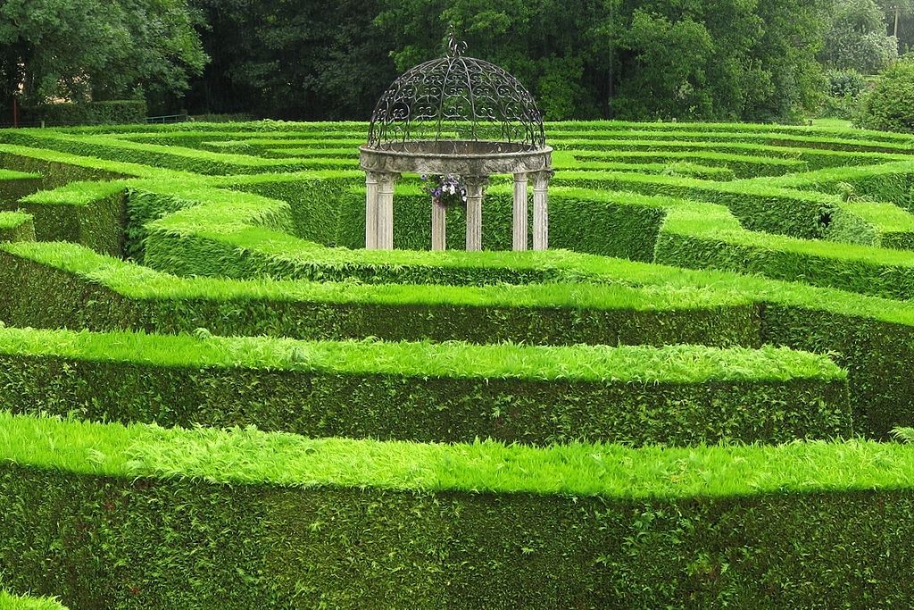 How much does it cost to build a hedge maze Students Exploring Hedge Maze Stock Image F006 6011 Science Photo Library