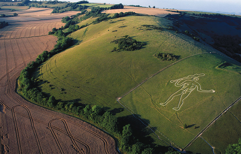  anatomicznie poprawny Cerne Abbas Giant na przestrzeni wieków stworzył wiele legend. ROBERT HARDING PICTURE LIBRARY LTD / ALAMY