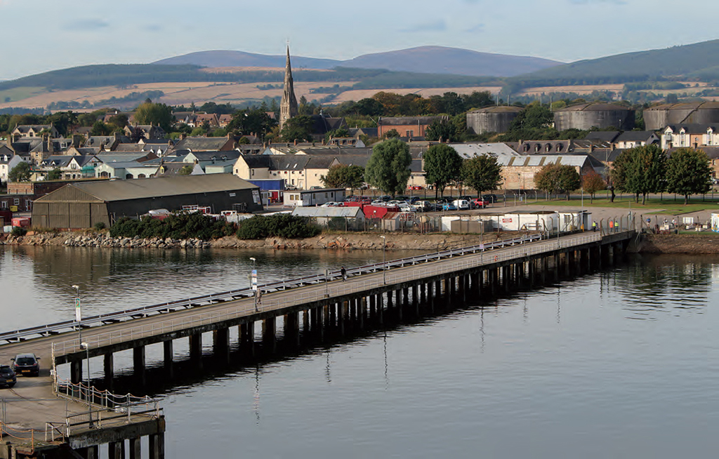 The Highland town of Invergordon on the Cromarty Firth (pop. 4,000) boasts 17 colorful wall murals along its High Street depicting the town’s history.  Via: Dana Huntley